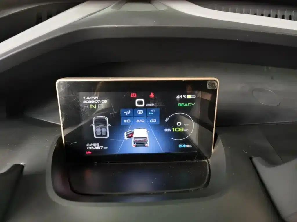 Baojun E200 2019 Model 250KM Smart Edition — миниатюра 12
