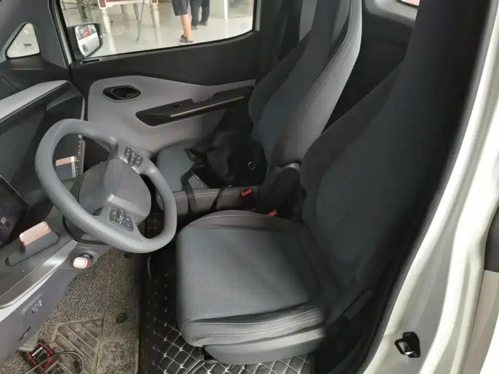 Baojun E200 2019 Model 250KM Smart Edition — миниатюра 17