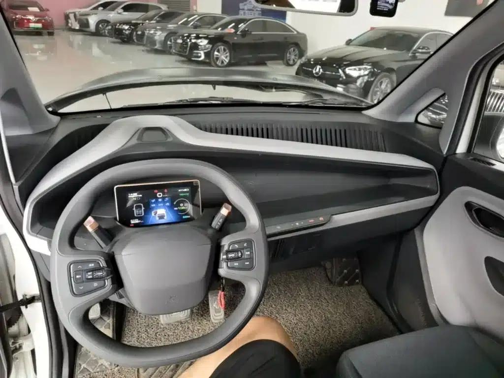 Baojun E200 2019 Model 250KM Smart Edition — миниатюра 10