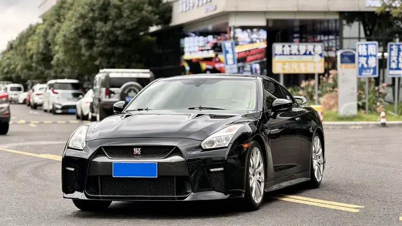 2010 Nissan GT-R 3.8T Premium Edition — миниатюра 1