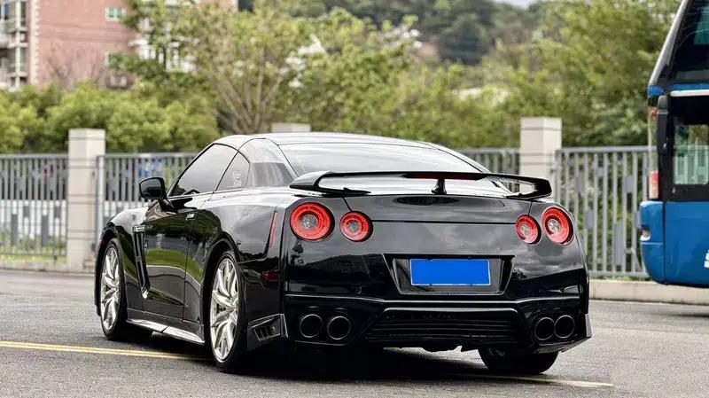 2010 Nissan GT-R 3.8T Premium Edition — миниатюра 4