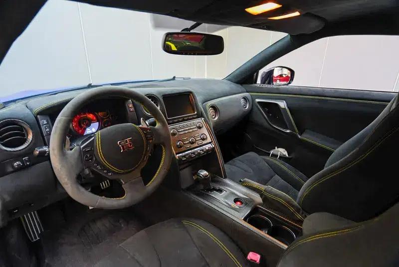 2014 Nissan GT-R 3.8T Premium Edition with black interior — миниатюра 13