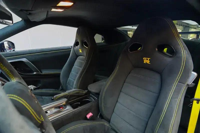 2014 Nissan GT-R 3.8T Premium Edition with black interior — миниатюра 14