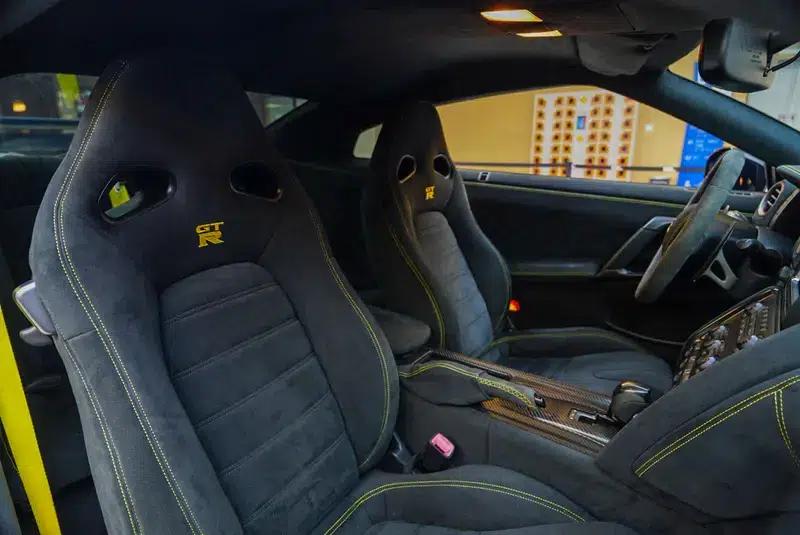 2014 Nissan GT-R 3.8T Premium Edition with black interior — миниатюра 15