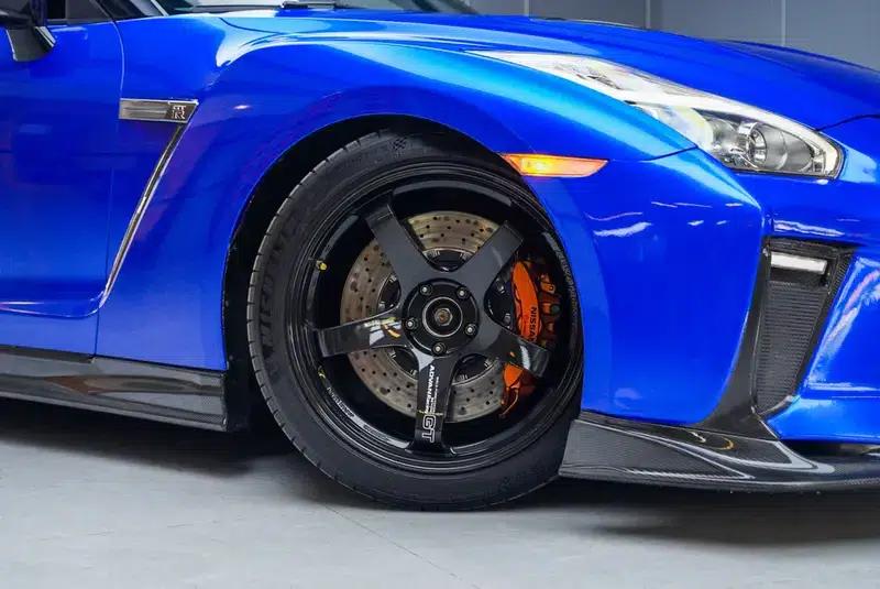 2014 Nissan GT-R 3.8T Premium Edition with black interior — миниатюра 5