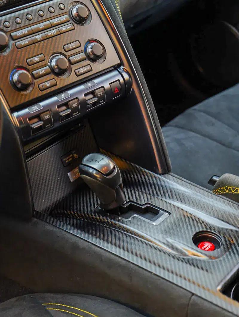 2014 Nissan GT-R 3.8T Premium Edition with black interior — миниатюра 6