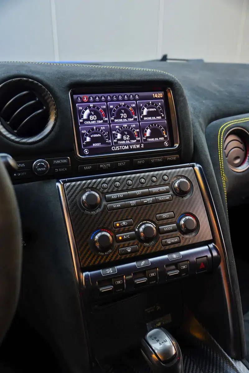 2014 Nissan GT-R 3.8T Premium Edition with black interior — миниатюра 8