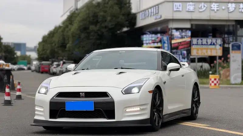 2012 Nissan GT-R 3.8T Premium Edition — миниатюра 1