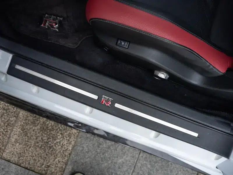 2012 Nissan GT-R 3.8T Premium Edition — миниатюра 11