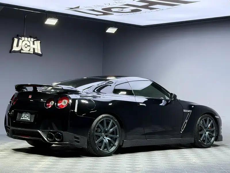 2014 Nissan GT-R 3.8T Premium Edition with black interior — миниатюра 3