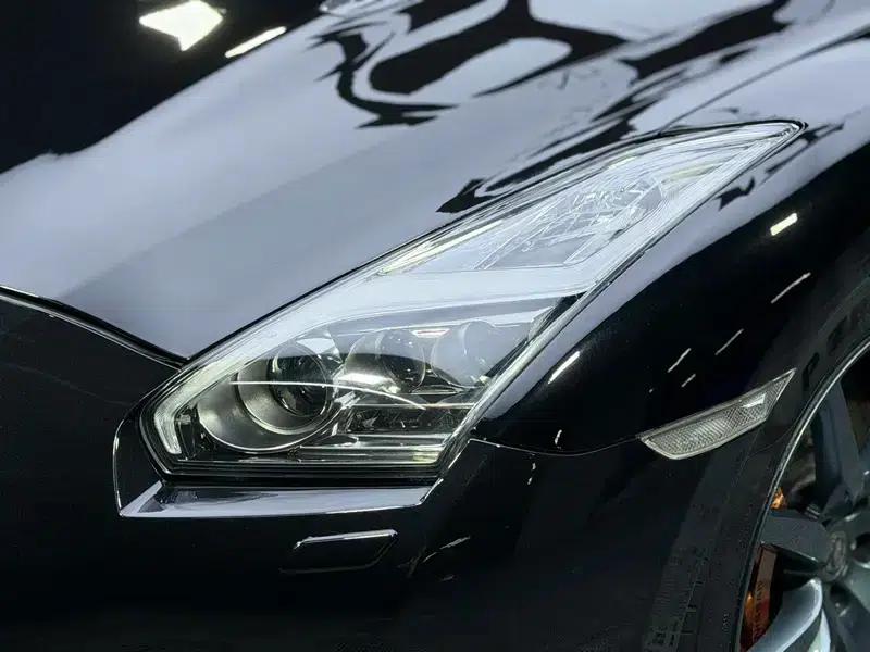 2014 Nissan GT-R 3.8T Premium Edition with black interior — миниатюра 5
