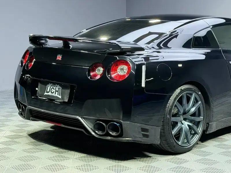 2014 Nissan GT-R 3.8T Premium Edition with black interior — миниатюра 9