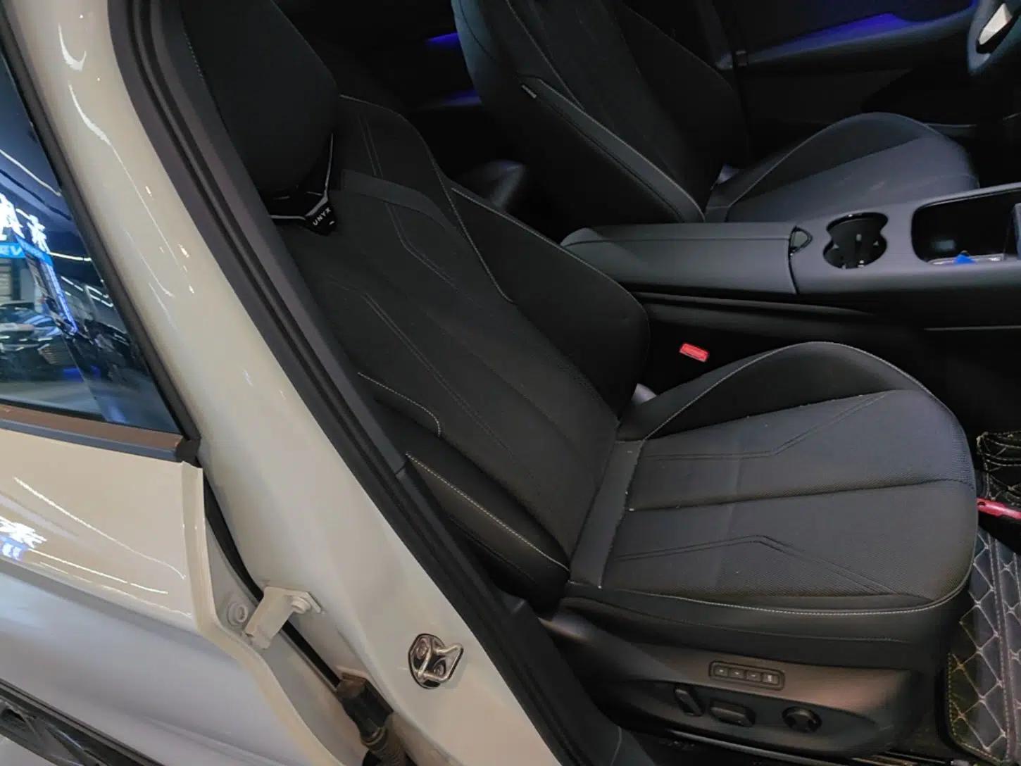 Volkswagen ID.UNYX 2025 Pure Model — миниатюра 24