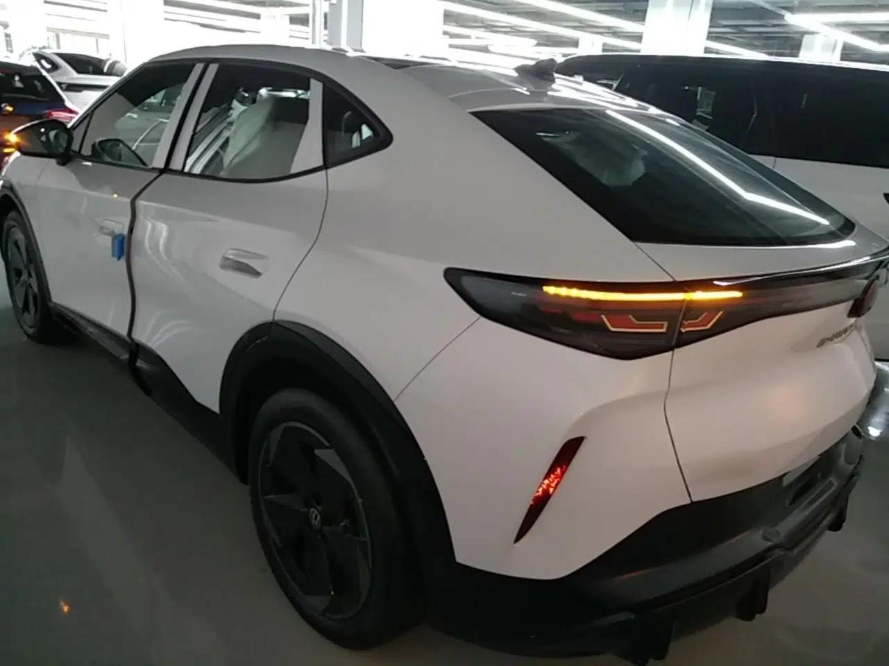 Volkswagen ID.UNYX 2025 Pure Model — миниатюра 4