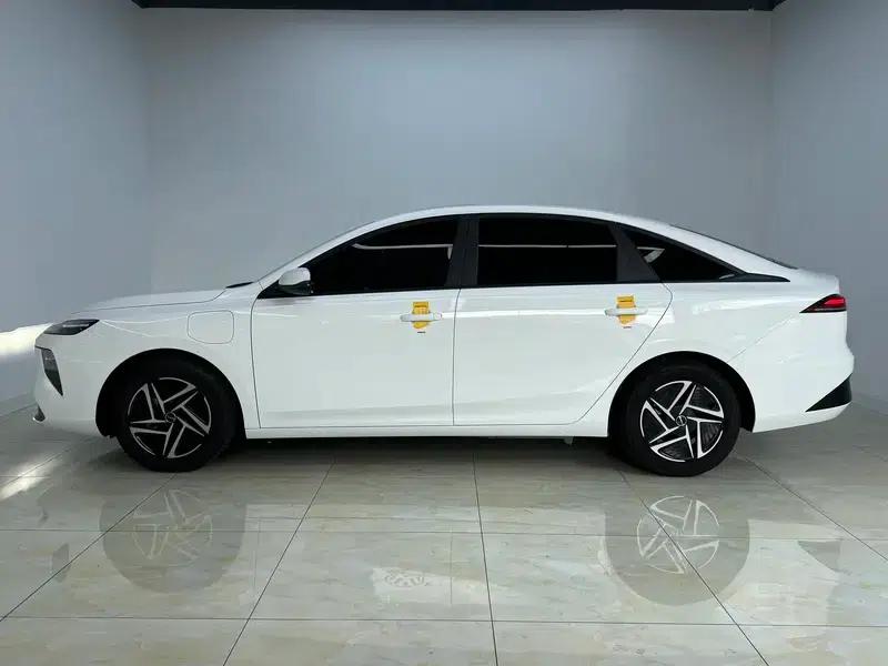 Roewe D6 2025 450km Premium Edition — миниатюра 4