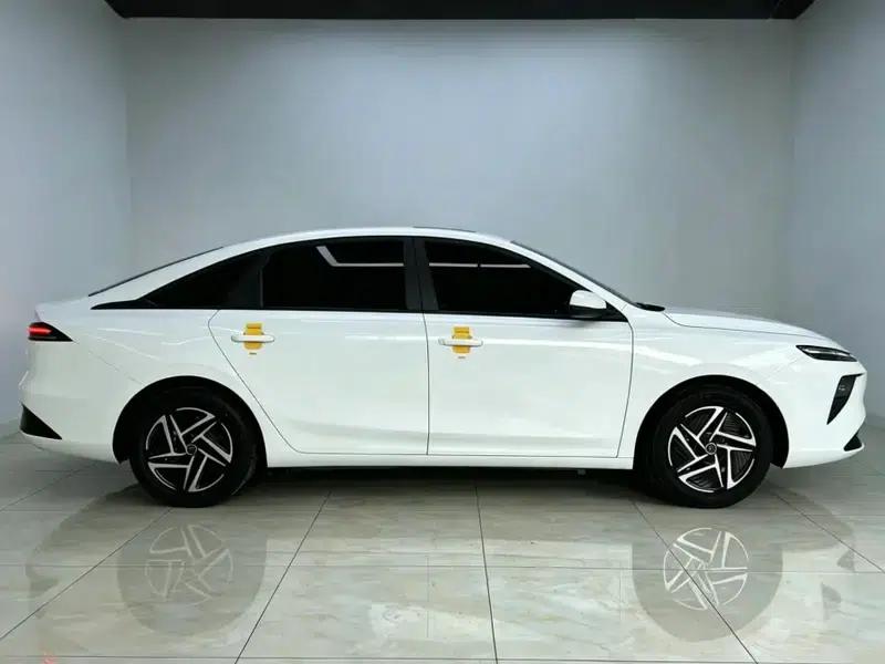 Roewe D6 2025 450km Premium Edition — миниатюра 8