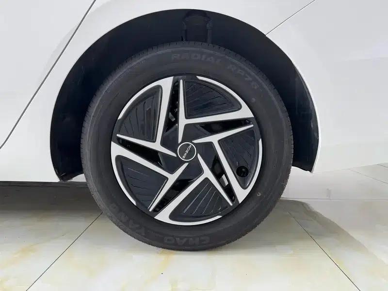 Roewe D6 2025 450km Premium Edition — миниатюра 9