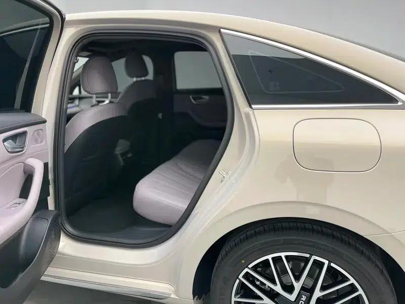 Roewe M7 DMH 2025 160km Enjoy Edition — миниатюра 18