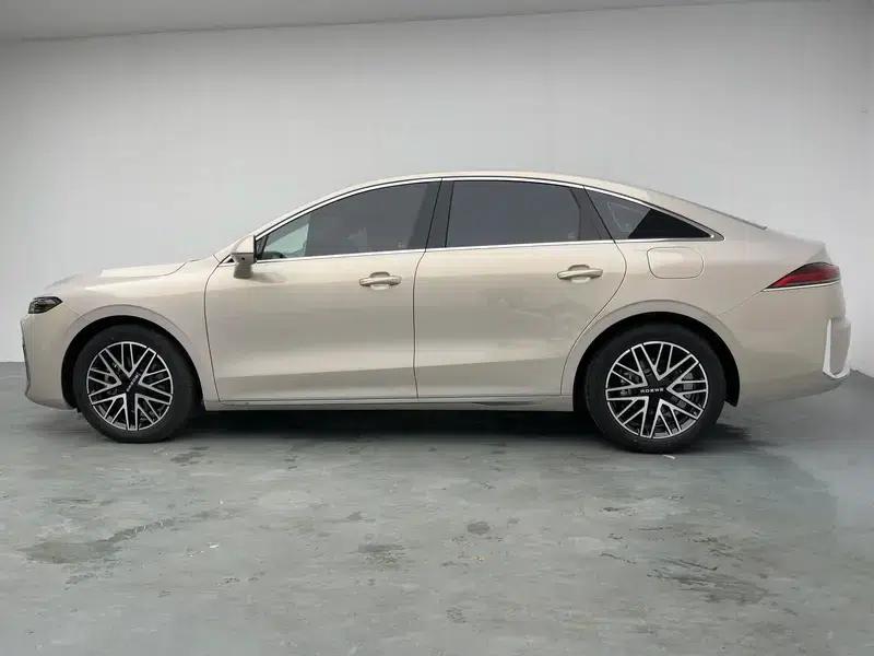 Roewe M7 DMH 2025 160km Enjoy Edition — миниатюра 4