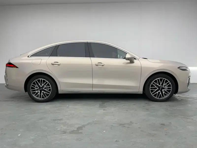 Roewe M7 DMH 2025 160km Enjoy Edition — миниатюра 8