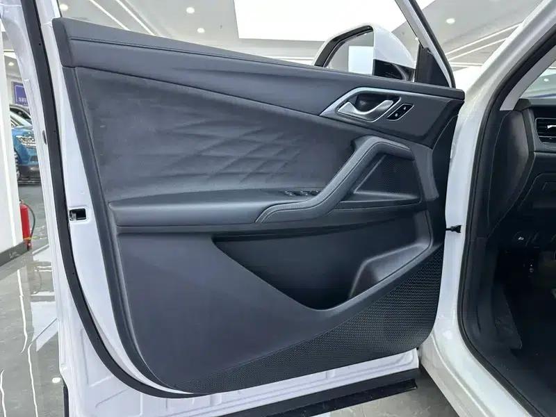 Roewe D5X DMH 2024 135 Flagship Edition — миниатюра 14