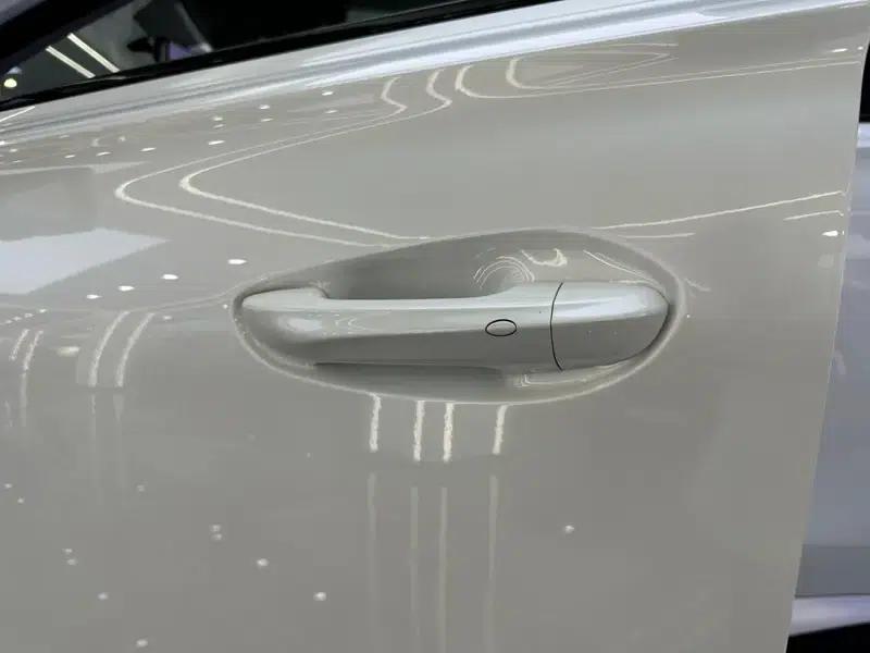 Roewe D5X DMH 2024 135 Flagship Edition — миниатюра 9