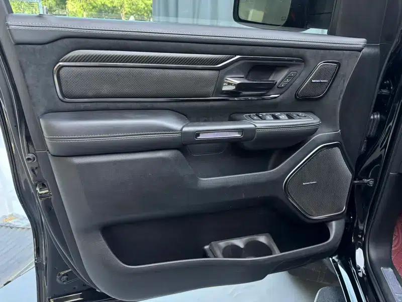 RAM Trucks 2023 6.2T Automatic 4WD 4-Seater Parallel Import — миниатюра 17
