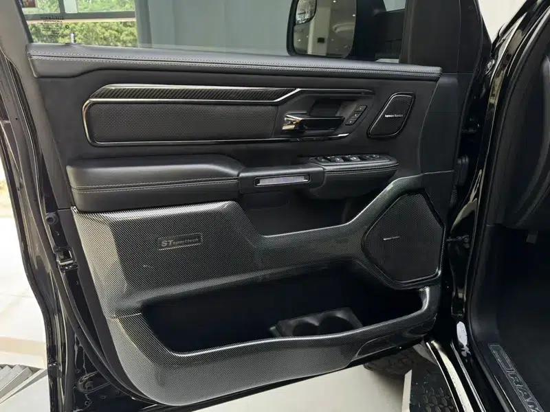 RAM Trucks 2023 6.2T Automatic 4WD 4-Seater Parallel Import — миниатюра 9