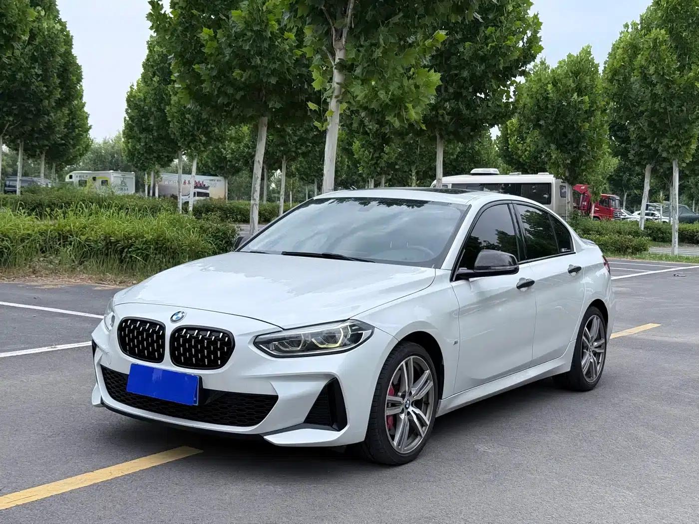 2019 BMW 1 Series 120i Leading M Sport Package — миниатюра 1