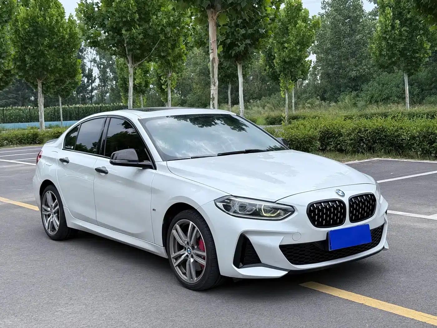 2019 BMW 1 Series 120i Leading M Sport Package — миниатюра 3