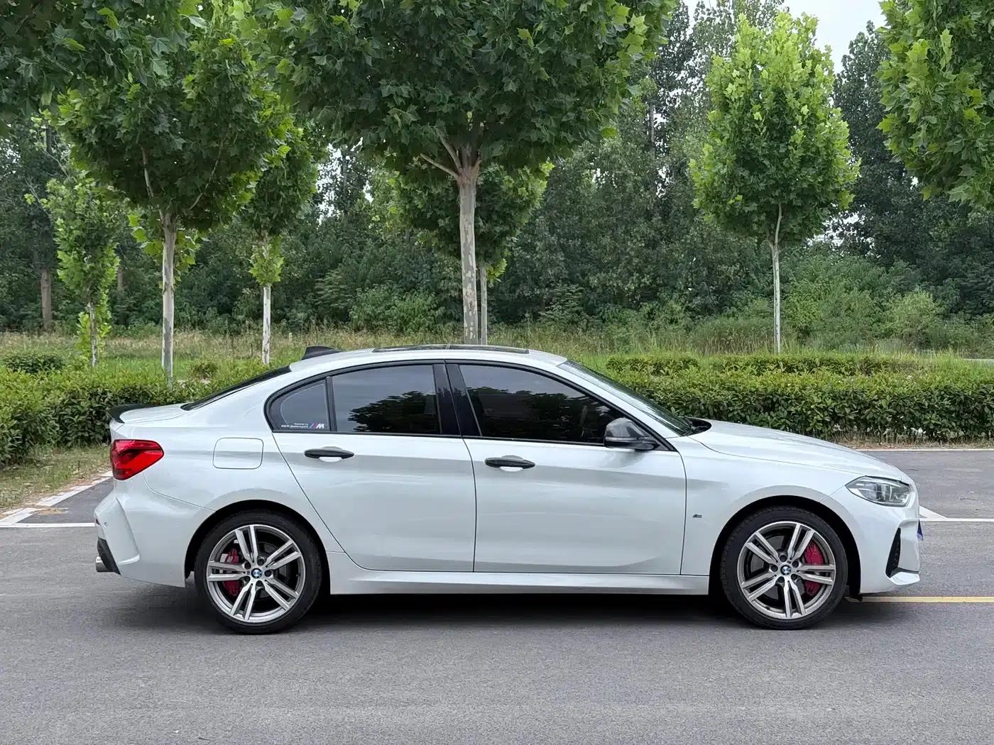 2019 BMW 1 Series 120i Leading M Sport Package — миниатюра 4