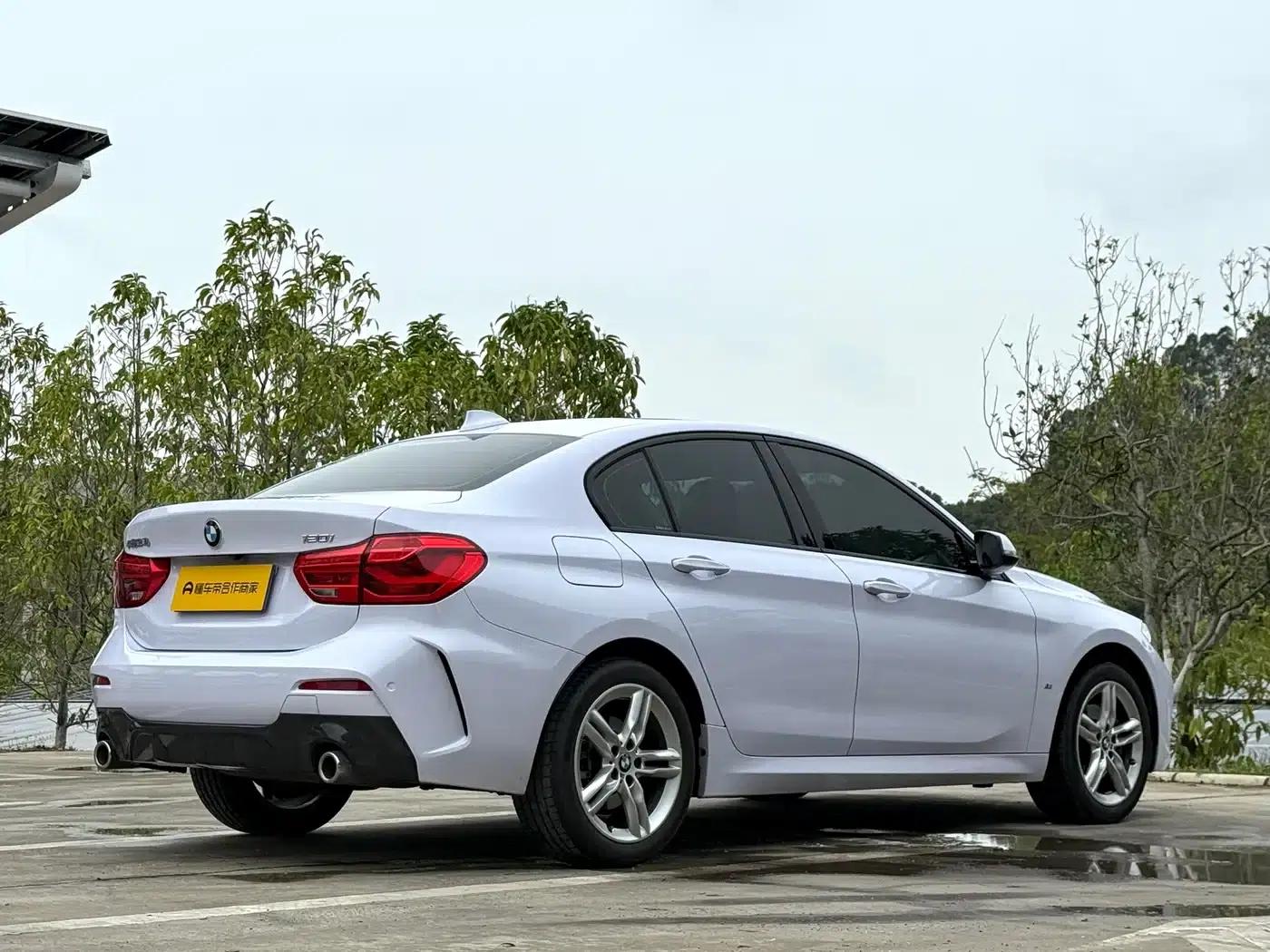 2020 BMW 1 Series 120i M Sport Package — миниатюра 5