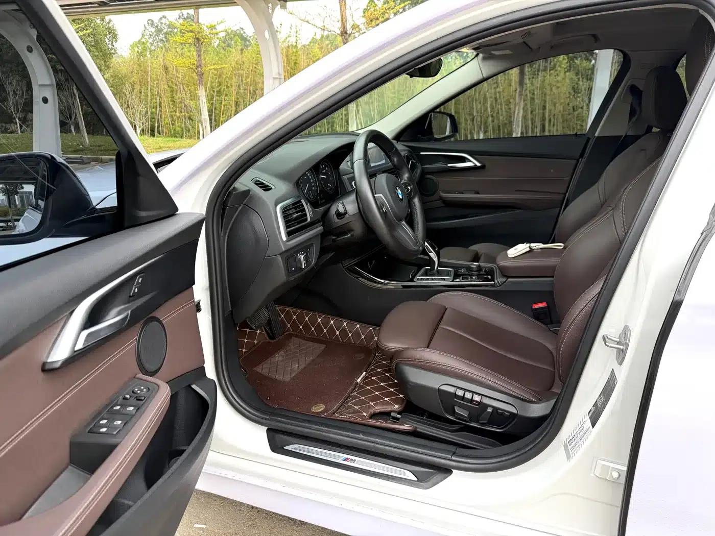 2020 BMW 1 Series 120i M Sport Package — миниатюра 8