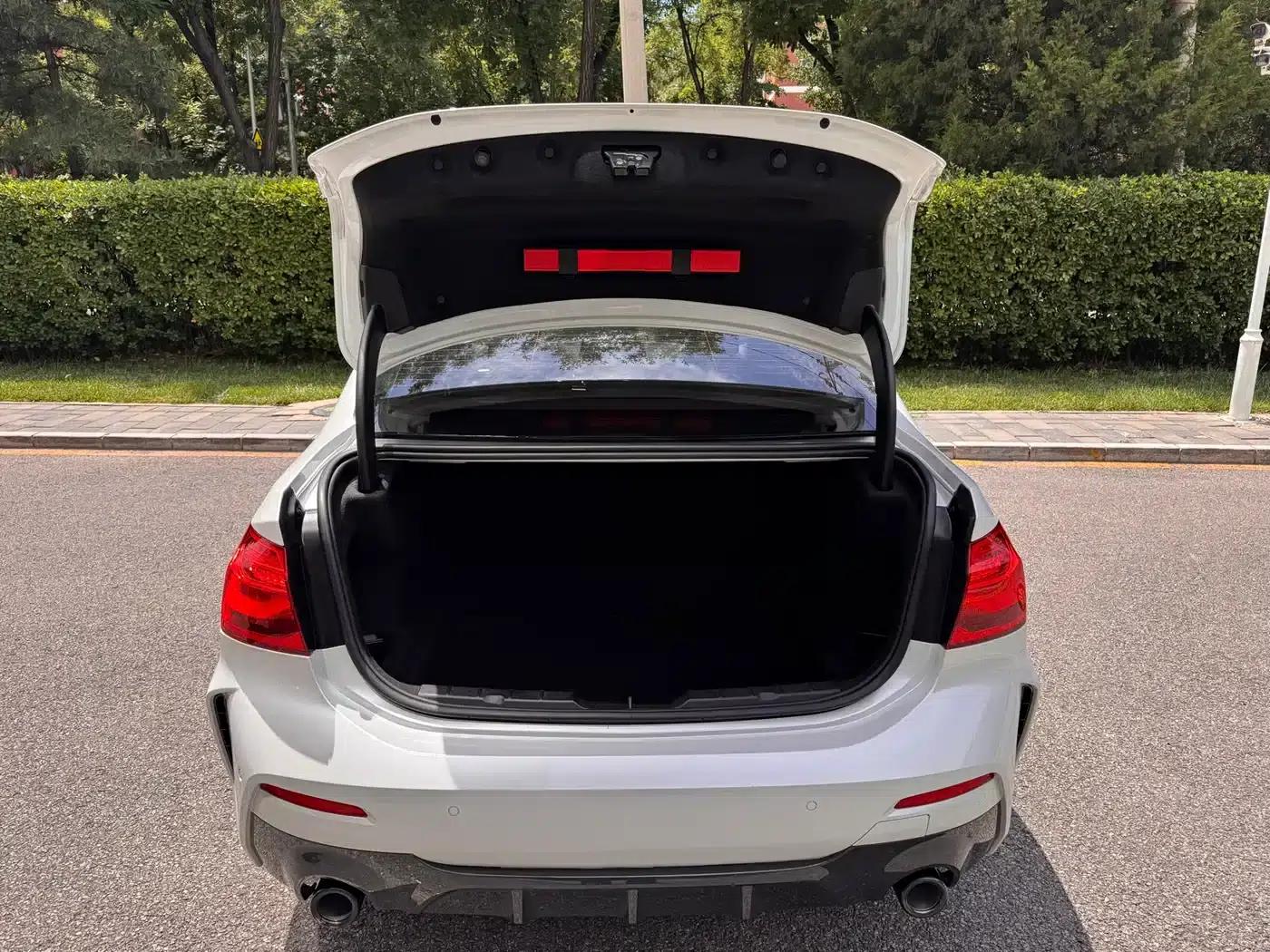 2022 BMW 1 Series 120i M Sport Shadow Edition — миниатюра 6