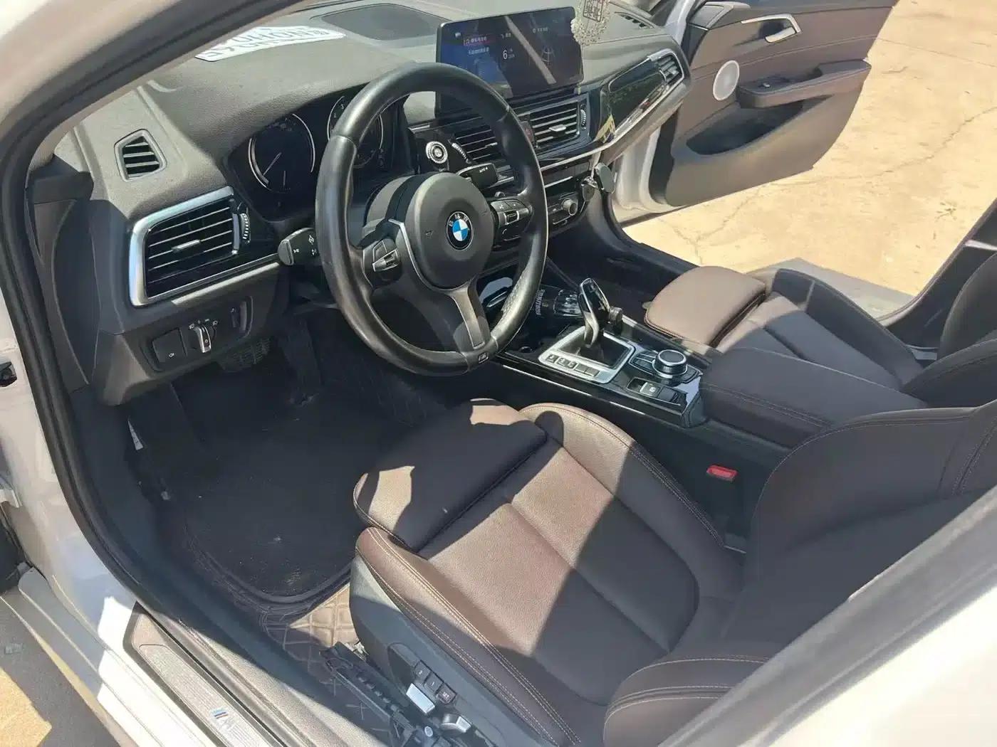 BMW 1 Series 2023 120i M Sport Shadow Edition — миниатюра 4