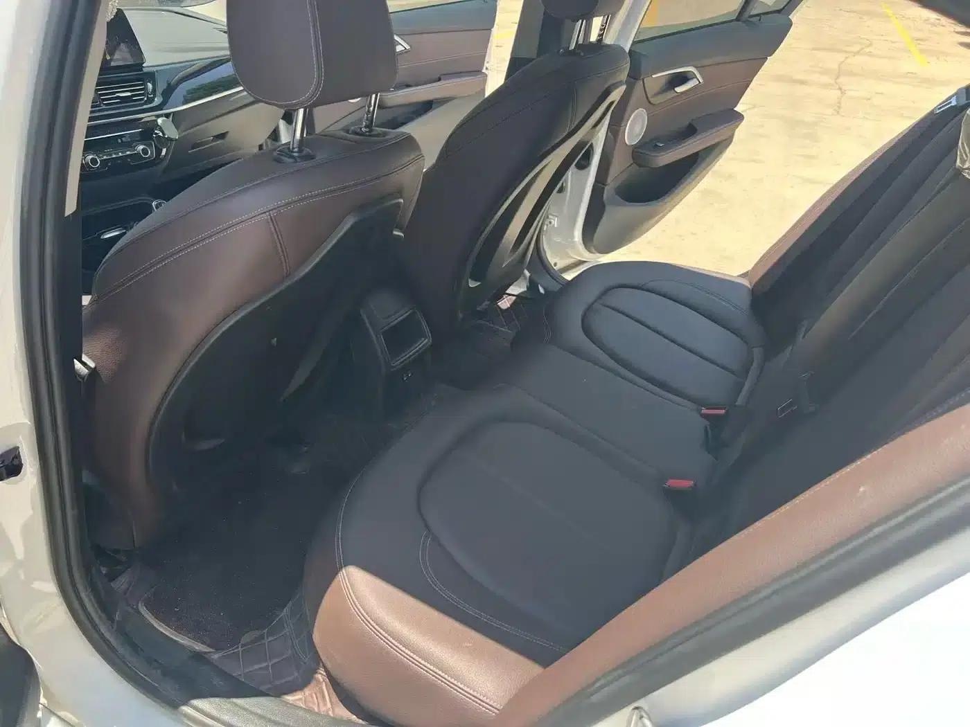 BMW 1 Series 2023 120i M Sport Shadow Edition — миниатюра 6