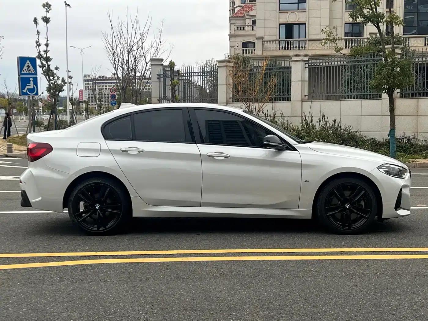 BMW 1 Series 2023 125i M Sport Shadow Edition — миниатюра 8