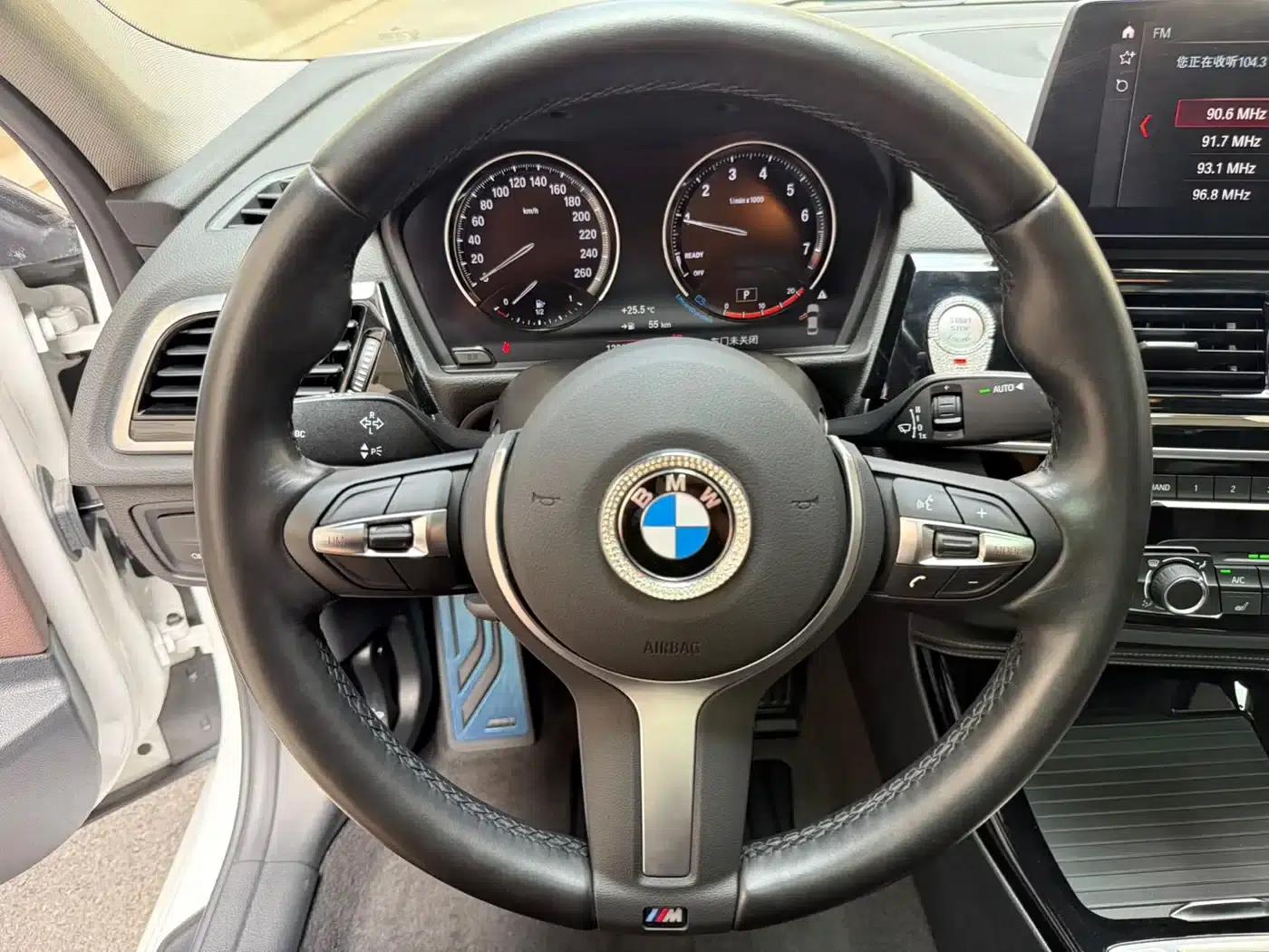 BMW 1 Series 2023 120i M Sport Shadow Edition — миниатюра 11