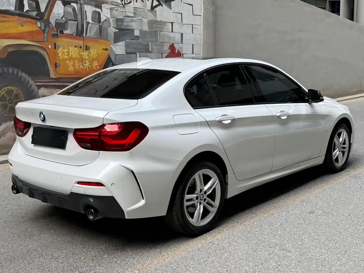 BMW 1 Series 2023 120i M Sport Shadow Edition — миниатюра 4