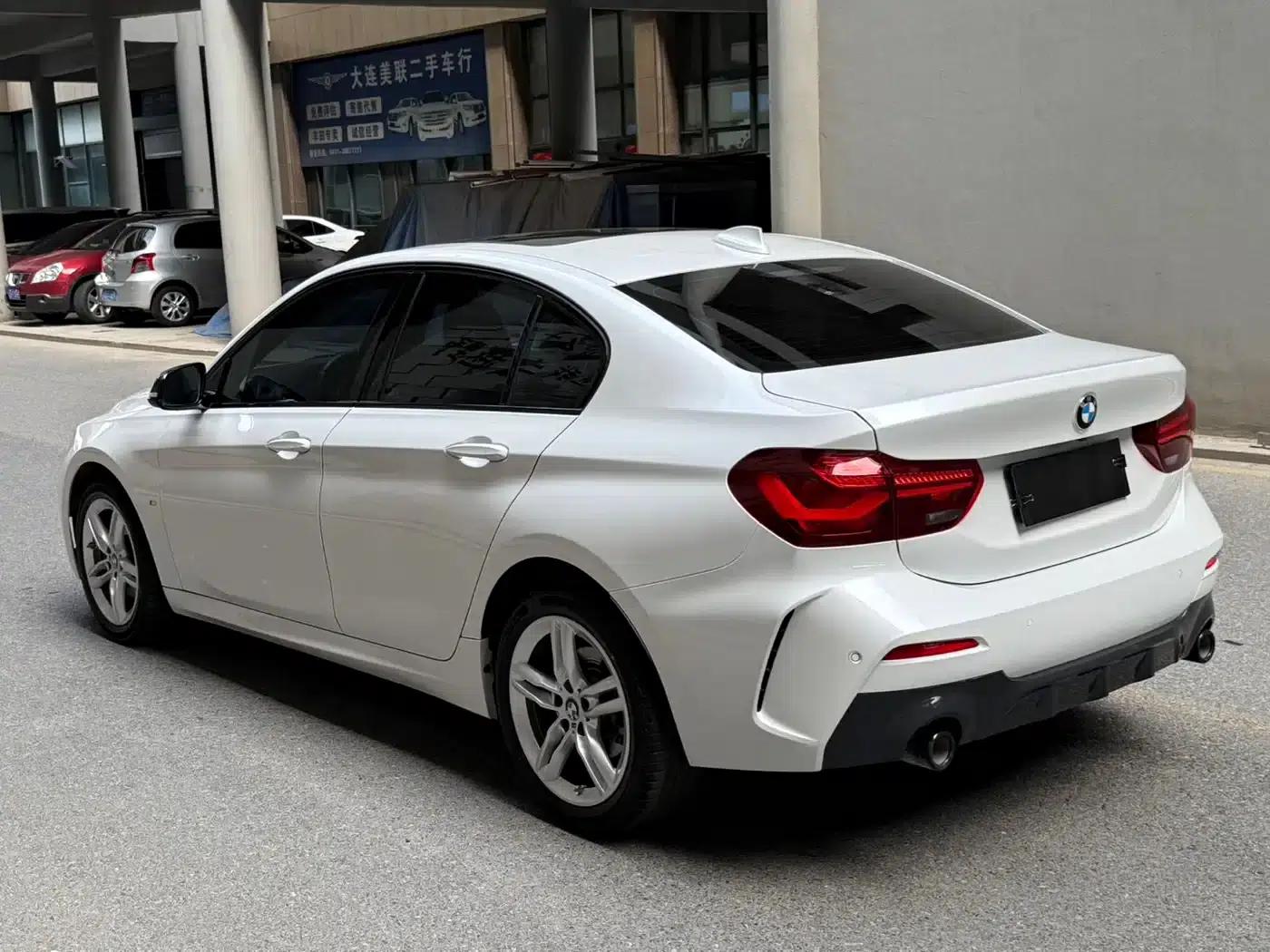 BMW 1 Series 2023 120i M Sport Shadow Edition — миниатюра 6