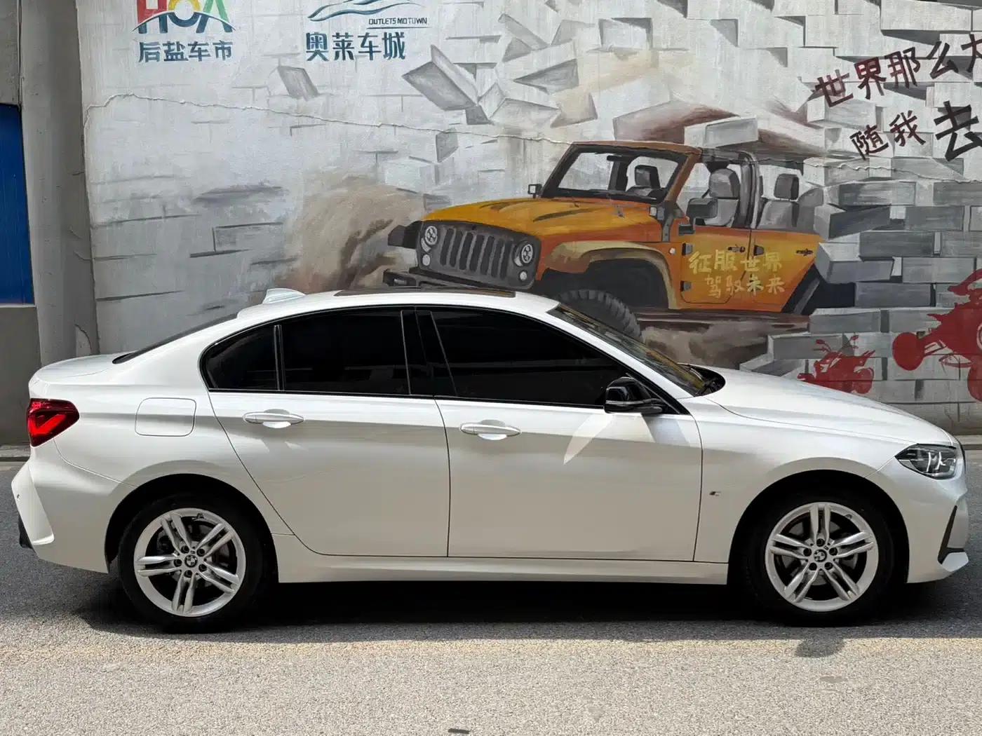 BMW 1 Series 2023 120i M Sport Shadow Edition — миниатюра 7