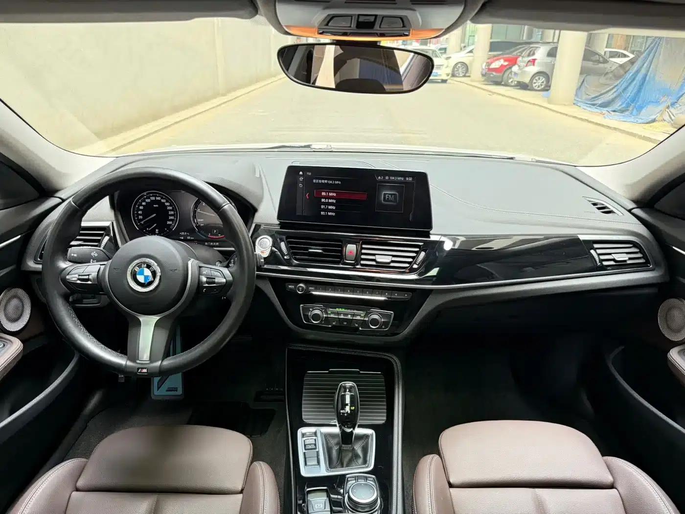 BMW 1 Series 2023 120i M Sport Shadow Edition — миниатюра 8