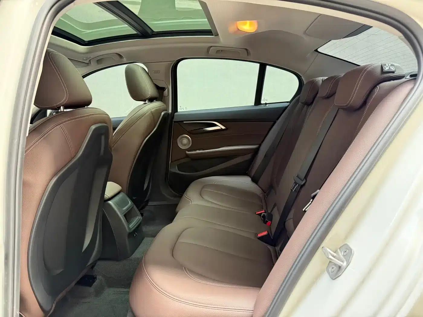 BMW 1 Series 2023 120i M Sport Shadow Edition — миниатюра 10