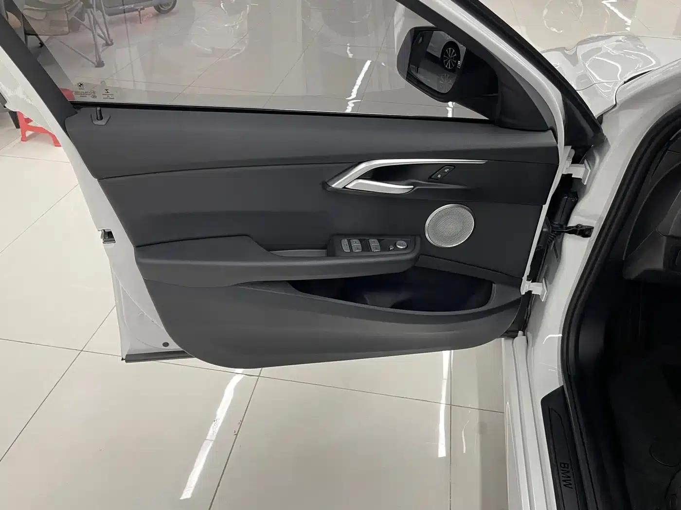 2023 BMW 1 Series 120i M Sport — миниатюра 7
