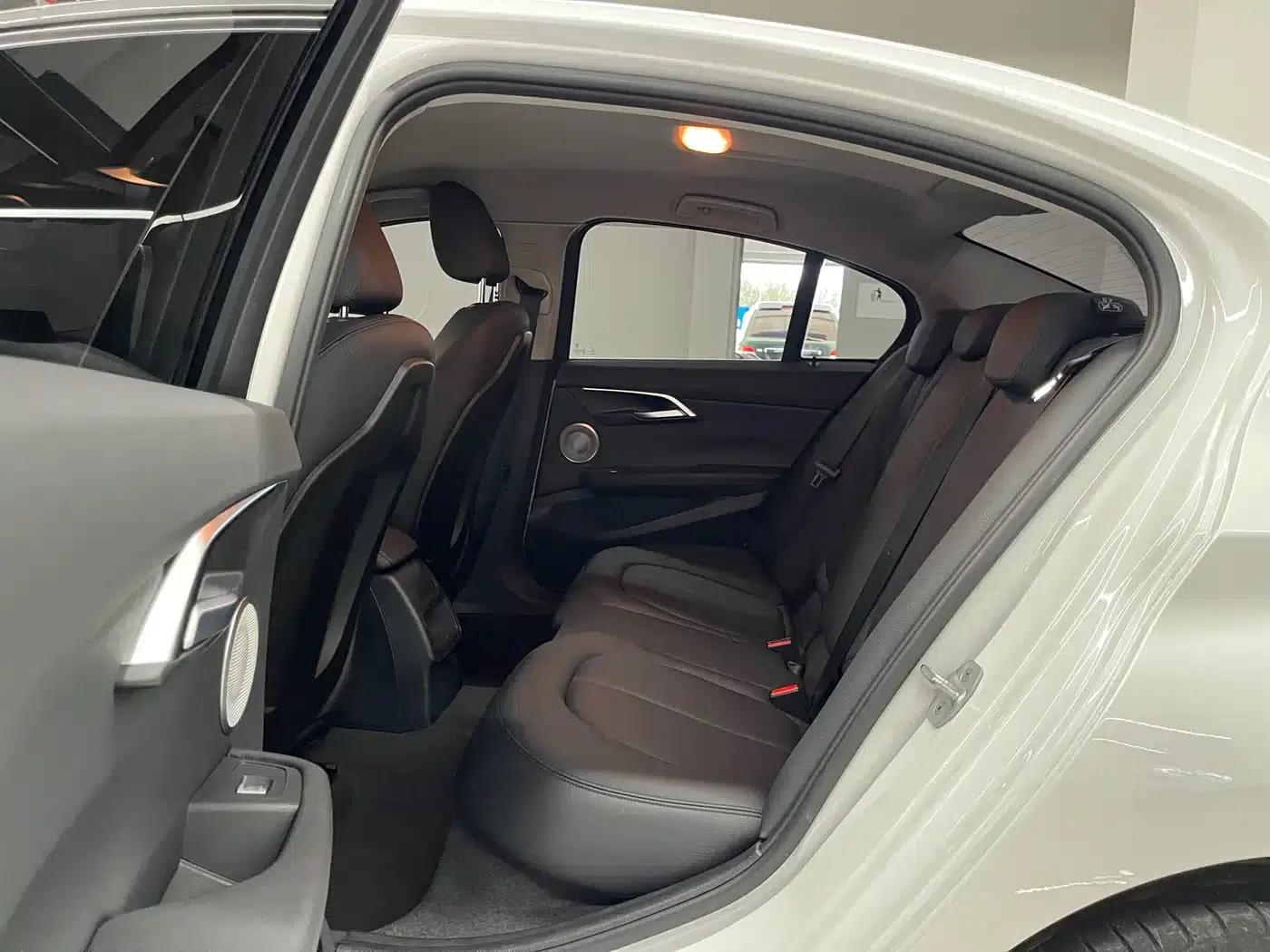 2023 BMW 1 Series 120i M Sport — миниатюра 9