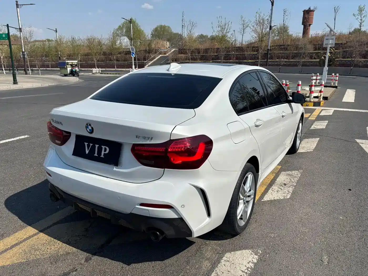 2022 BMW 1 Series 120i M Sport Shadow Edition — миниатюра 17