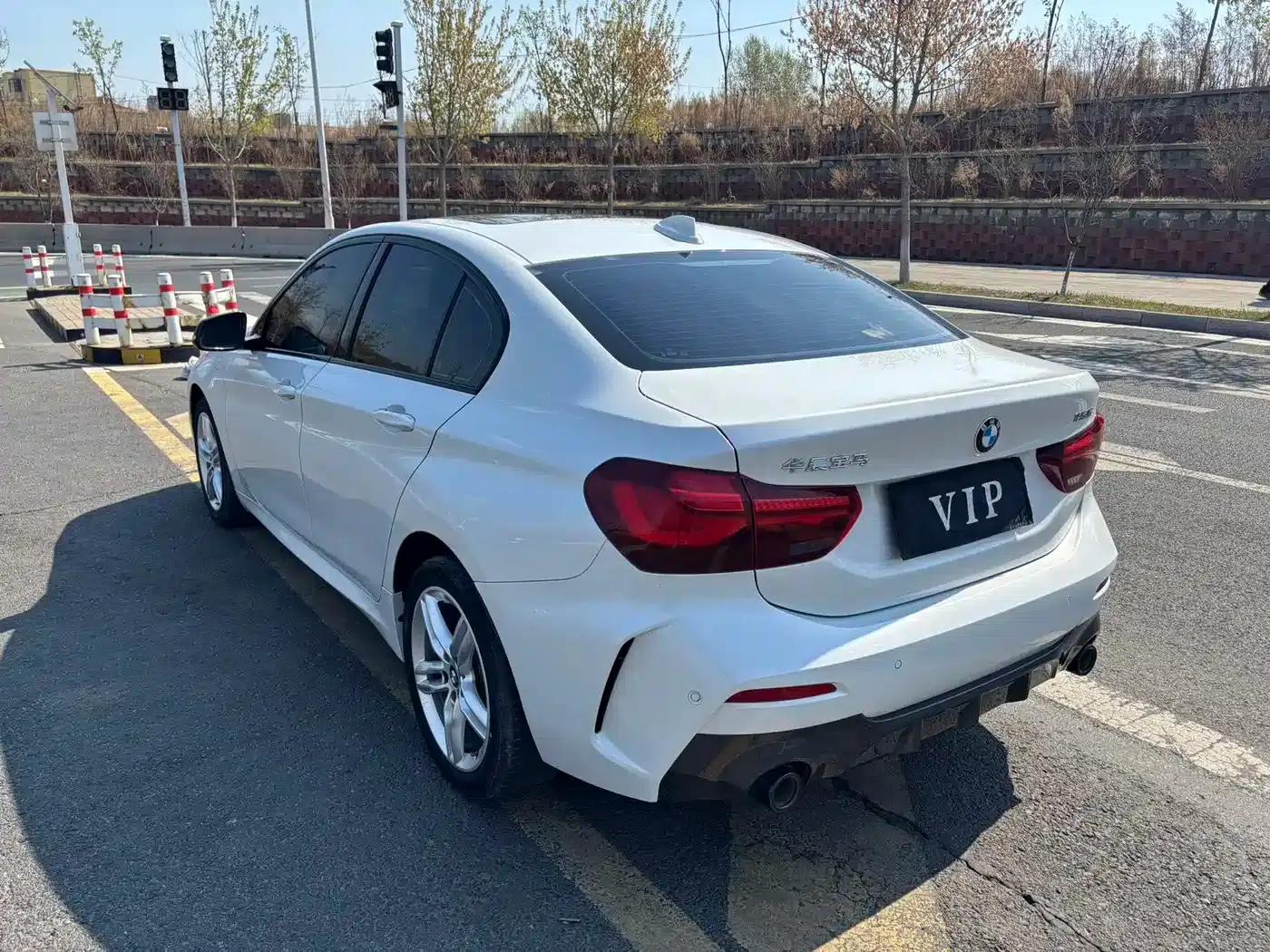 2022 BMW 1 Series 120i M Sport Shadow Edition — миниатюра 19