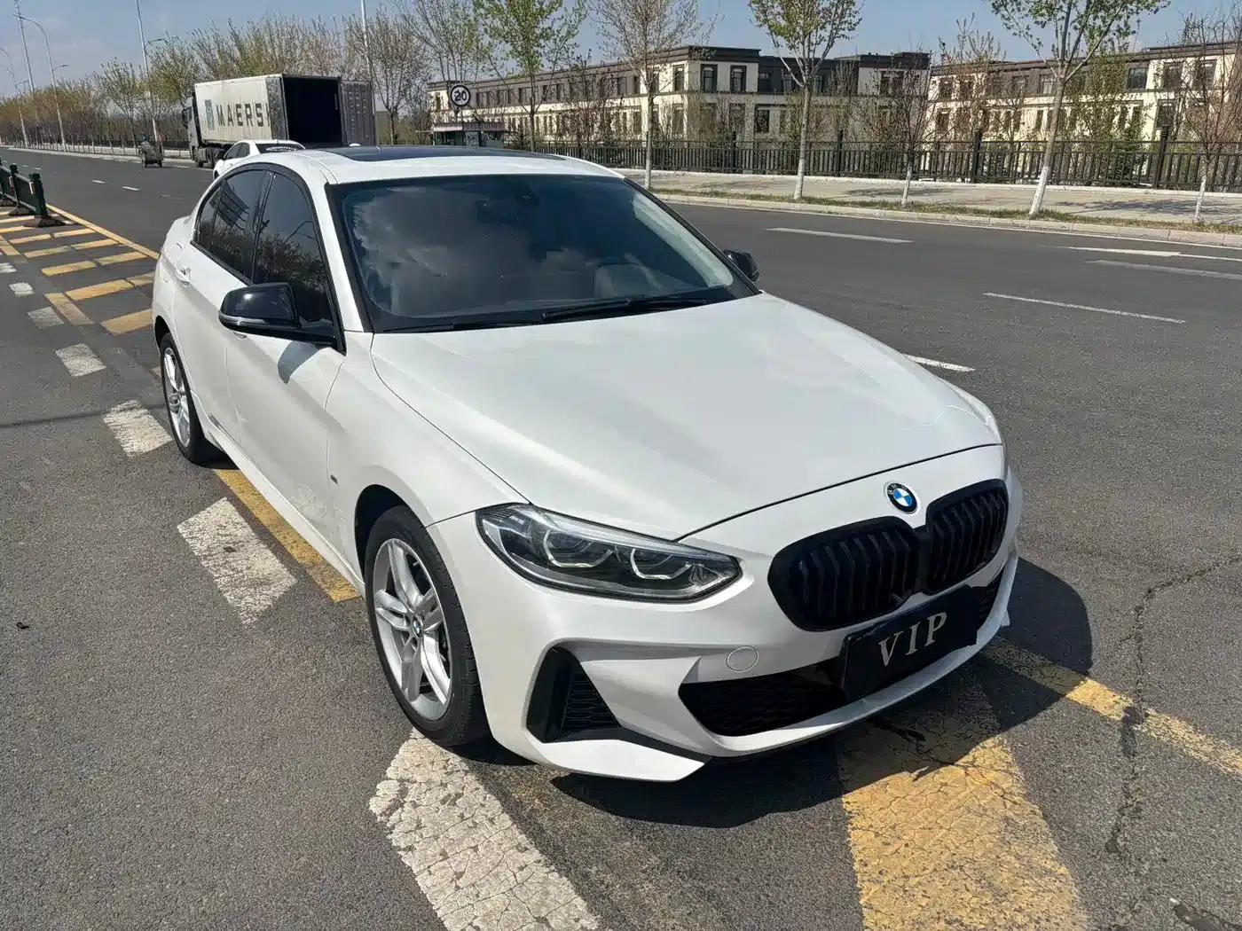 2022 BMW 1 Series 120i M Sport Shadow Edition — миниатюра 3