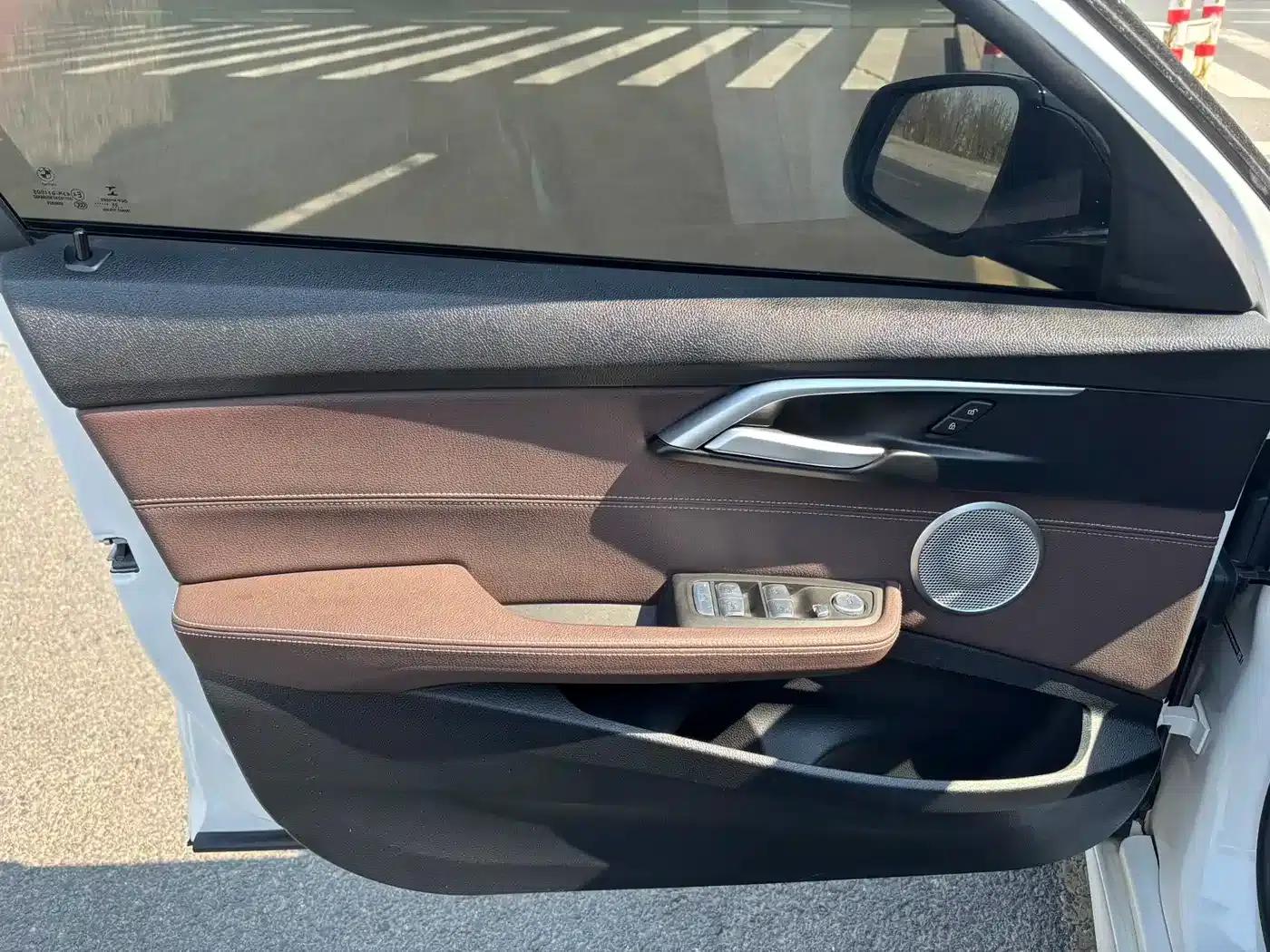2022 BMW 1 Series 120i M Sport Shadow Edition — миниатюра 4