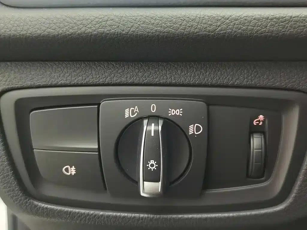 2019 BMW 1 Series 120i Leading M Sport Package — миниатюра 21